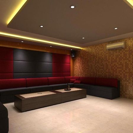 Win Grand Hotel Bekasi Buitenkant foto