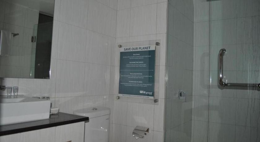 Win Grand Hotel Bekasi Buitenkant foto